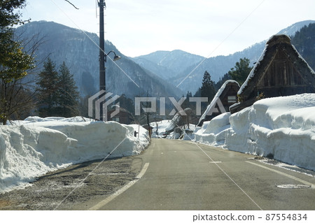 白川鄉轉生峠的道路,被雪掩埋 白川鄉轉生峠的道路,被雪掩埋 87554834