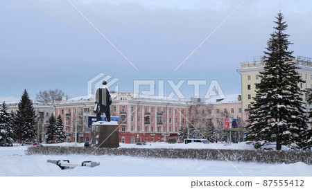 BARNAUL - JANUARY 21 central area of the city Lenin monument on January 21, 2018 in Barnaul, Russia BARNAUL - JANUARY 21 central area of the city Lenin monument on January 21, 2018 in Barnaul, Russia 87555412