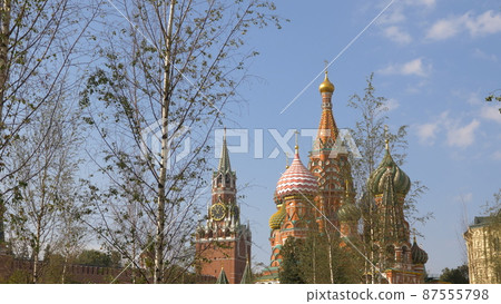 Moscow Red square. St Basils cathedral and Spasskaya tower Moscow Red square. St Basils cathedral and Spasskaya tower 87555798