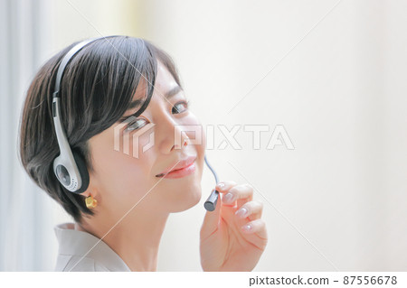 Operator holding the headset by hand_Close-up 1 Operator holding the headset by hand_Close-up 1 87556678