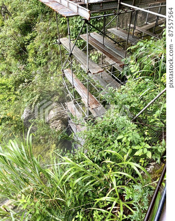 Shelf scaffolding in the valley 87557564