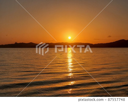 石垣島美麗的朝日美景 Tabaga 海灘 石垣島美麗的朝日美景 Tabaga 海灘 87557748