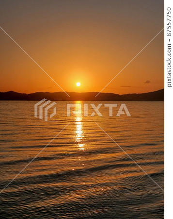 石垣島美麗的朝日美景 Tabaga 海灘 石垣島美麗的朝日美景 Tabaga 海灘 87557750
