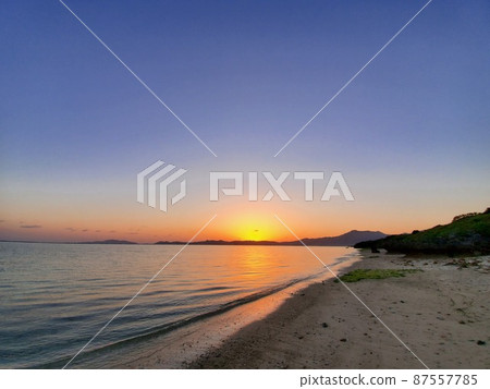 石垣島美麗的朝日美景 Tabaga 海灘 石垣島美麗的朝日美景 Tabaga 海灘 87557785