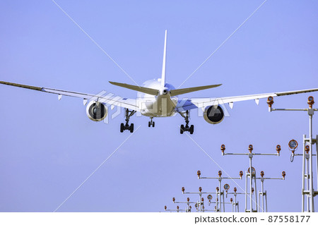 Landing plane Airbus A350-900 Landing plane Airbus A350-900 87558177