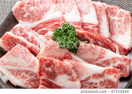 烤肉用牛肉 (kalbi)。 烤肉用牛肉 (kalbi)。 87558840