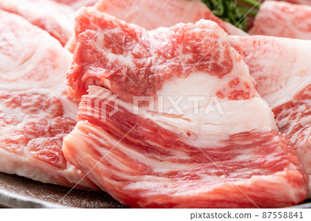 烤肉用牛肉 (kalbi)。 烤肉用牛肉 (kalbi)。 87558841