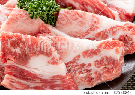 烤肉用牛肉 (kalbi)。 烤肉用牛肉 (kalbi)。 87558842