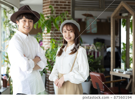 Fashionable hairdresser 87560194