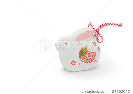 新年賀卡材料白兔雕像白色背景 新年賀卡材料白兔雕像白色背景 87562047