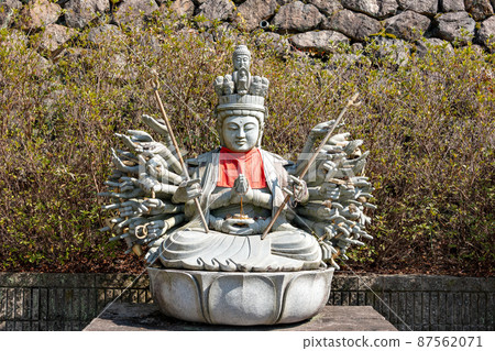 奈良坪坂寺千手觀音像 87562071