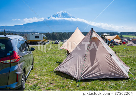 在可以看到富士山的露營地“靜岡縣”汽車露營 87562204