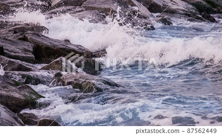 Rocky wave 87562449