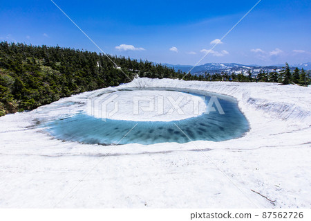 [Iwate / Akita Prefecture] Hachimantai / Dragon Eye with remaining snow June 87562726