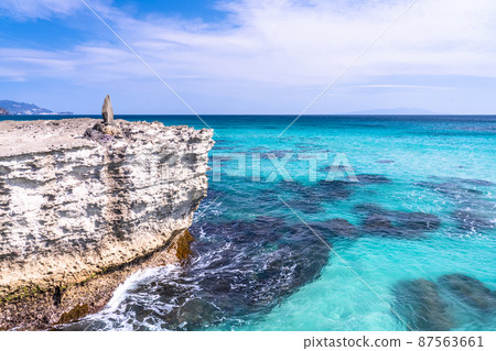<Shizuoka Prefecture> Izu Shirahama Coast: Beautiful emerald green beach 87563661