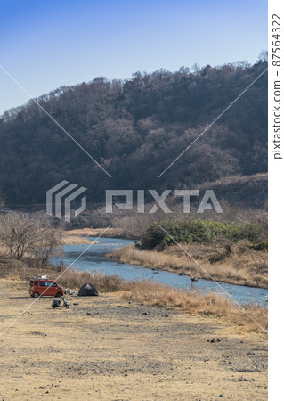 [Camping at the Nakatsugawa riverbed] 87564322
