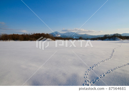 冬天的草原湖(福島縣北鹽原村) 冬天的草原湖(福島縣北鹽原村) 87564681