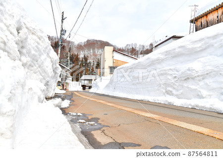 Overlooking the direction of Morimiyanohara Station (Sakae Village, Nagano Prefecture) [2022.3] 87564811