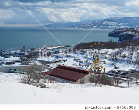Otaru coastal scenery from Shukutsu Panorama Observatory Otaru coastal scenery from Shukutsu Panorama Observatory 87565009