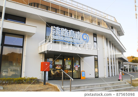 兵庫縣南淡路市阿賀市淡路島南停車場（上行）/成石 87565098