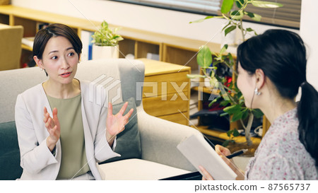 Interview with a woman who talks Interview with a woman who talks 87565737