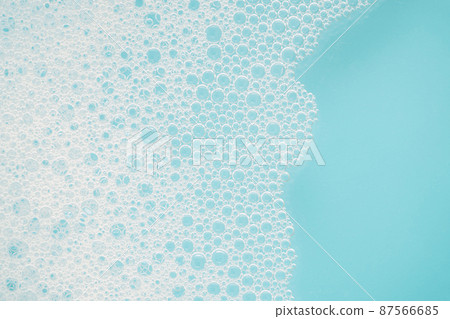 藍色背景上的白色氣泡 87566685