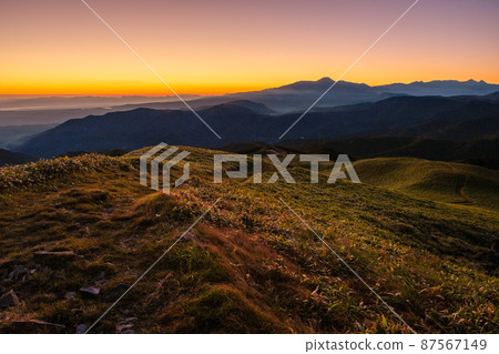 Shinshu Venus Line, the dawn of Mt. Miune Shinshu Venus Line, the dawn of Mt. Miune 87567149