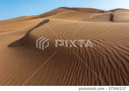 Erg Chebbi, sand desert of Merzouga, southeast of Morocco. Popular destination for travellers. 87568137