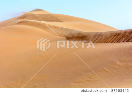 Erg Chebbi, sand desert of Merzouga, southeast of Morocco. Popular destination for travellers. 87568145