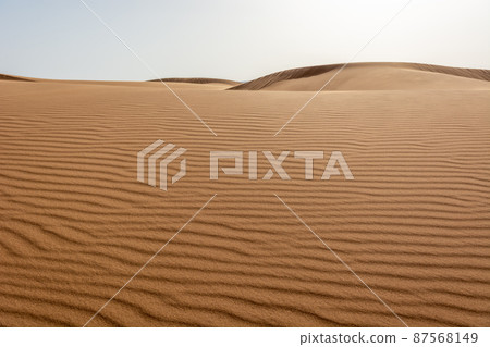 Erg Chebbi, sand desert of Merzouga, southeast of Morocco. Popular destination for travellers. 87568149