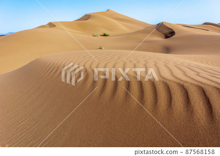 Erg Chebbi, sand desert of Merzouga, southeast of Morocco. Popular destination for travellers. 87568158