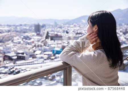 從露台望出去的女人 從露台望出去的女人 87568448