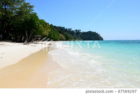 Koh Rok (Rok Island) is a small archipelago in southern Thailand in the Andaman Sea Koh Rok (Rok Island) is a small archipelago in southern Thailand in the Andaman Sea 87569297