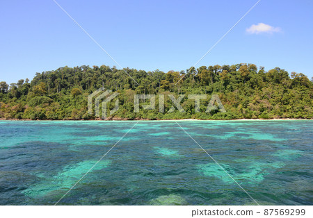 Koh Rok (Rok Island) is a small archipelago in southern Thailand in the Andaman Sea Koh Rok (Rok Island) is a small archipelago in southern Thailand in the Andaman Sea 87569299
