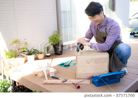 做DIY的中間人 做DIY的中間人 87571700