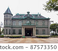 The Kihinkan Hall is an old municipal guest palace of Fukuoka, It's distinctive from the French Renaissance style of the Meiji period. 87573350