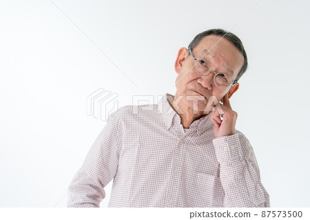 Senior male deafness white background 87573500