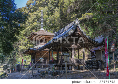 Kompira-do and Tahoto in the precincts of Nichiryubuji Temple 87574758