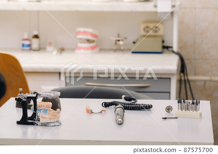 Grinding tools and drills for dental technicians Grinding tools and drills for dental technicians 87575700