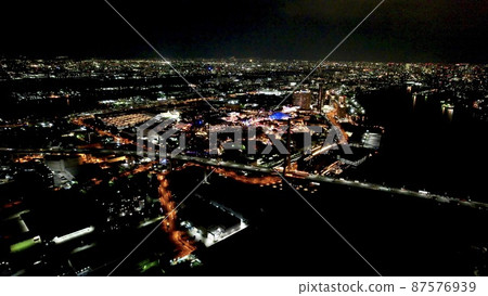 日本環球影城 (USJ) 周圍的夜景無人機航拍圖像 日本環球影城 (USJ) 周圍的夜景無人機航拍圖像 87576939