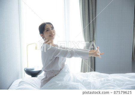 臥室女性醒來 臥室女性醒來 87579625