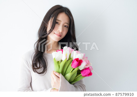 Woman with tulips Woman with tulips 87579910
