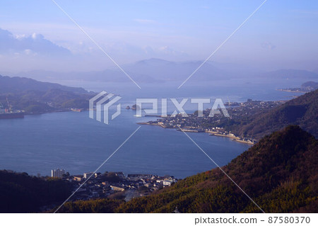從廣島縣尾道市因之島清陰城遺址看到的生口島和瀨戶內諸島 從廣島縣尾道市因之島清陰城遺址看到的生口島和瀨戶內諸島 87580370