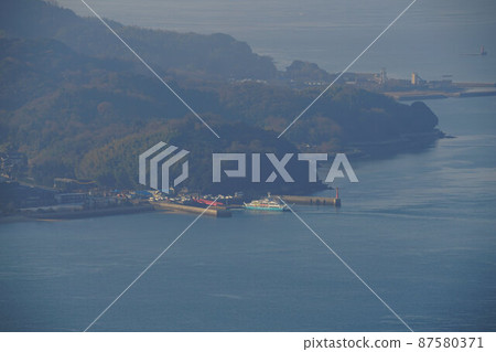 Iwagijima Kodori Port seen from the ruins of Seiin Castle 1 Innoshima, Onomichi City, Hiroshima Prefecture Iwagijima Kodori Port seen from the ruins of Seiin Castle 1 Innoshima, Onomichi City, Hiroshima Prefecture 87580371