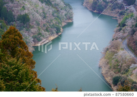 Tsukigase / Nabari River dam lake waiting for spring 87580660