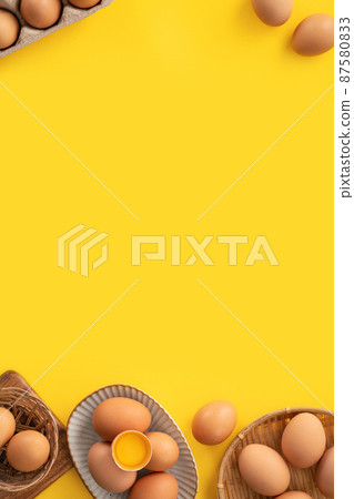 雞蛋 蛋 棕色 咖啡色 黃色 Egg in plate 卵 生たまご 87580833