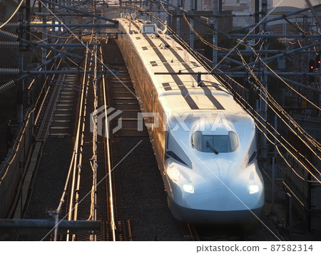 Shinkansen N700S J12 formation at the Honmachi overpass in the evening Shinkansen N700S J12 formation at the Honmachi overpass in the evening 87582314
