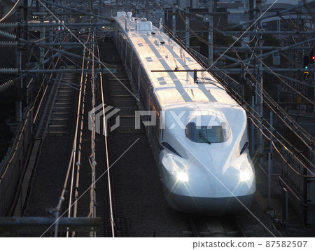 晚上在本町立交橋的新幹線 N700S J25 編隊 87582507