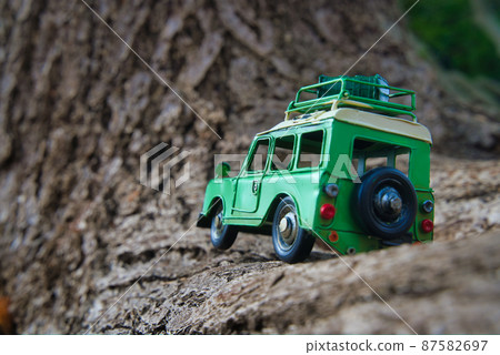 Tin car 87582697