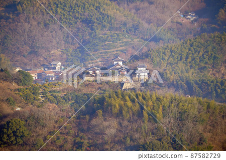 Innoshima Suigun Castle seen from the ruins of Seiin Castle, Innoshima, Onomichi City, Hiroshima Prefecture 87582729